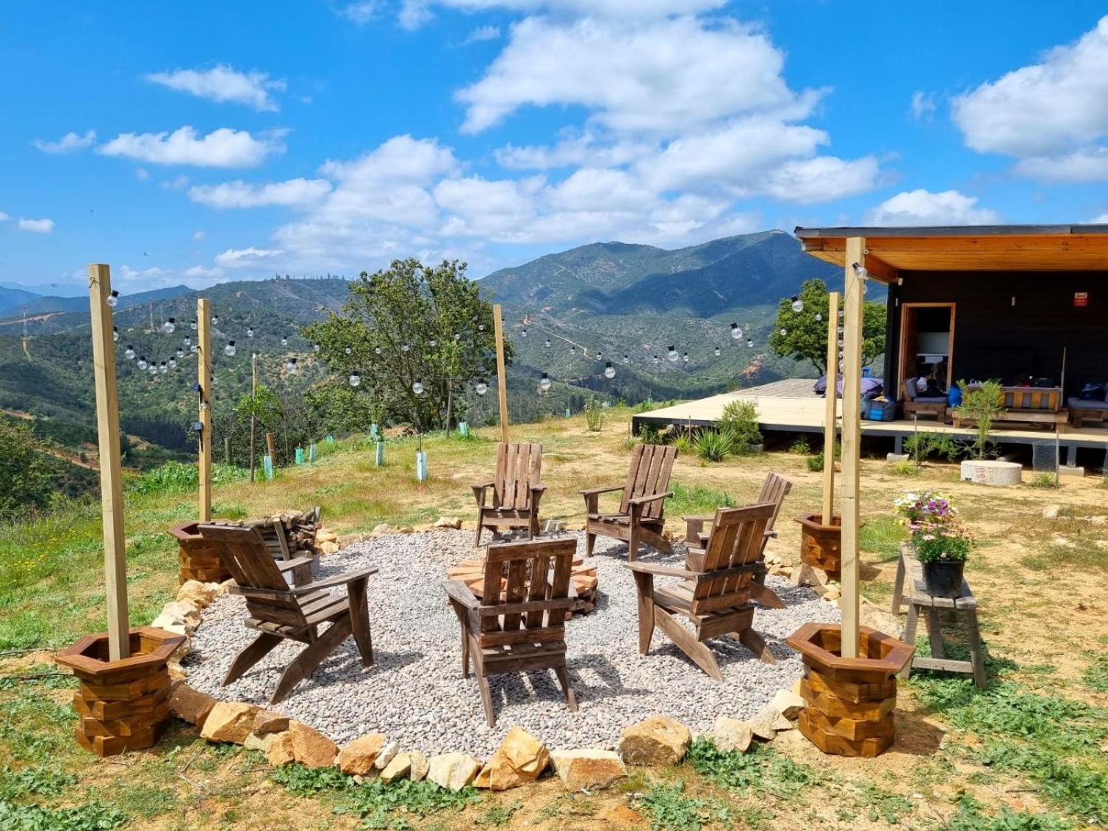 Mini casa en lo alto de la montaña
