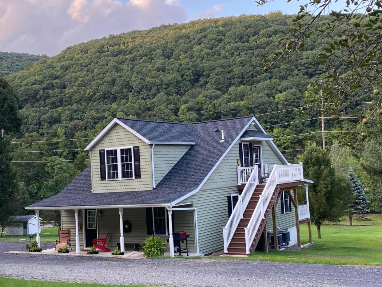 Historic Sears River Home (Main Level) on 10 Acres view 3