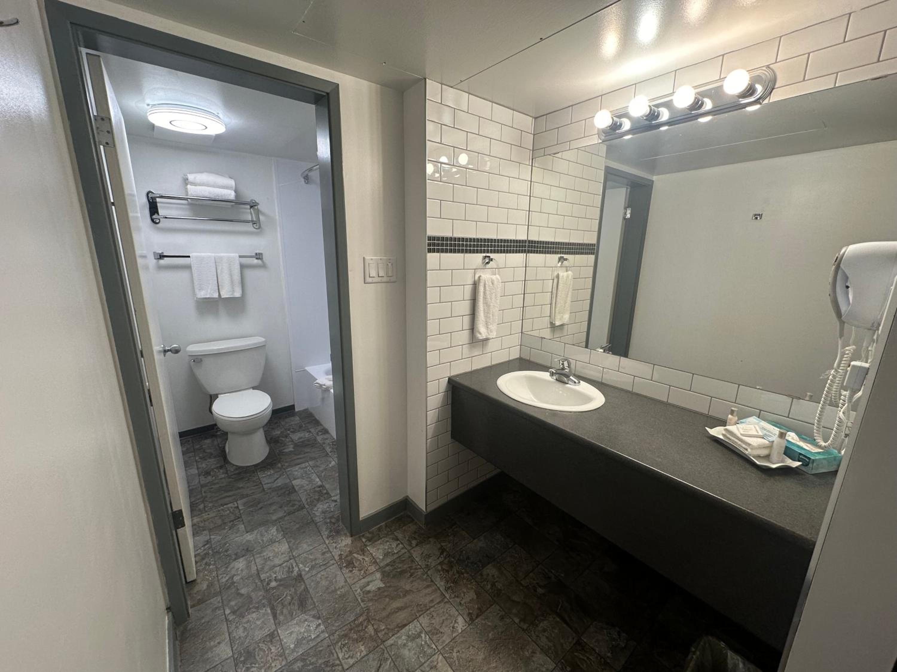 Vernon Vacations - Divya Sutra Plaza and Conference Centre, Vernon, BC - Property Image 96