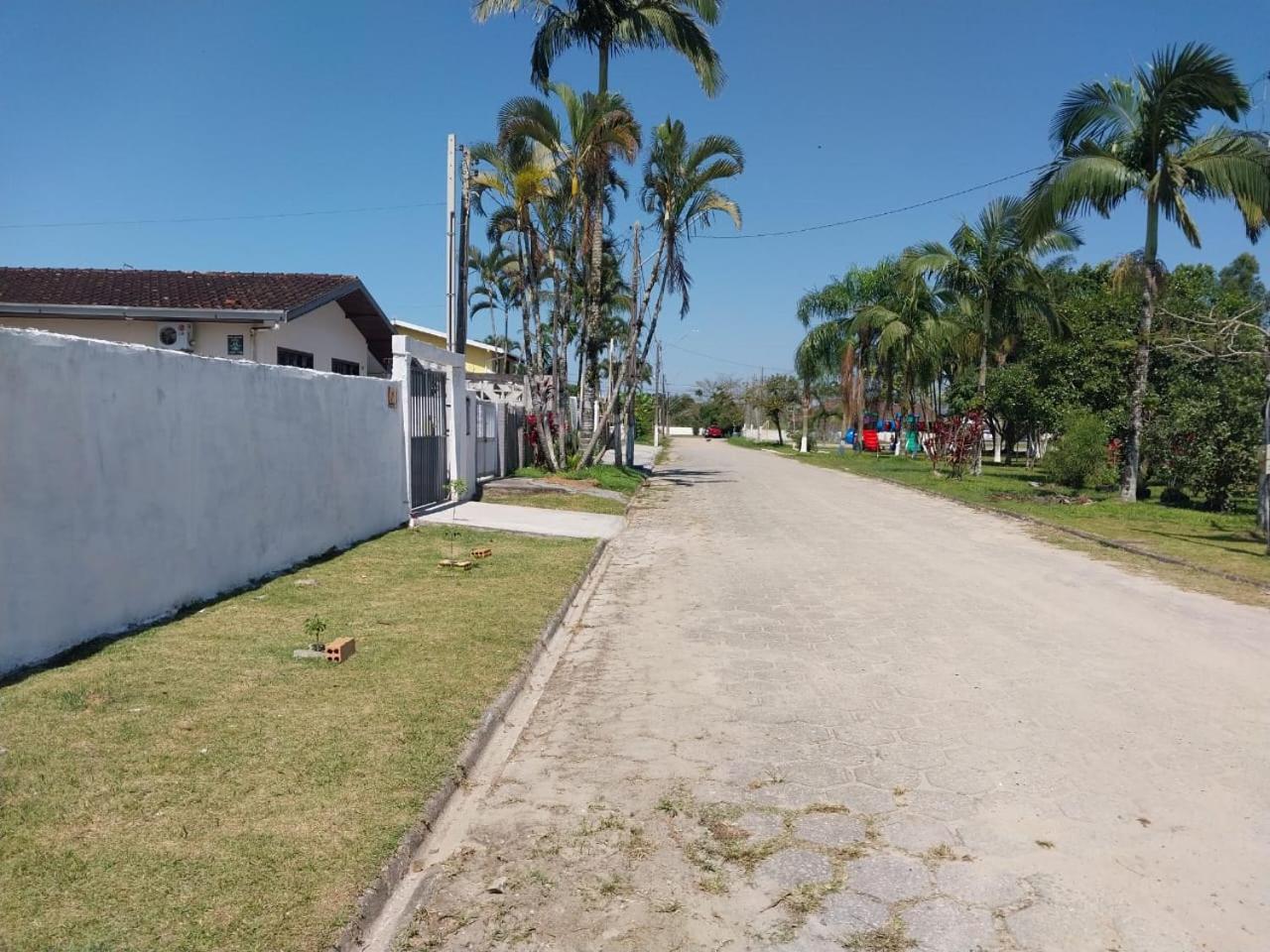 Casa disponível para diária, 300m do mar casa sozinha no terreno