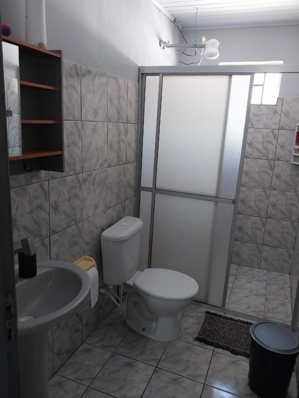 Casa disponível para diária, 300m do mar casa sozinha no terreno