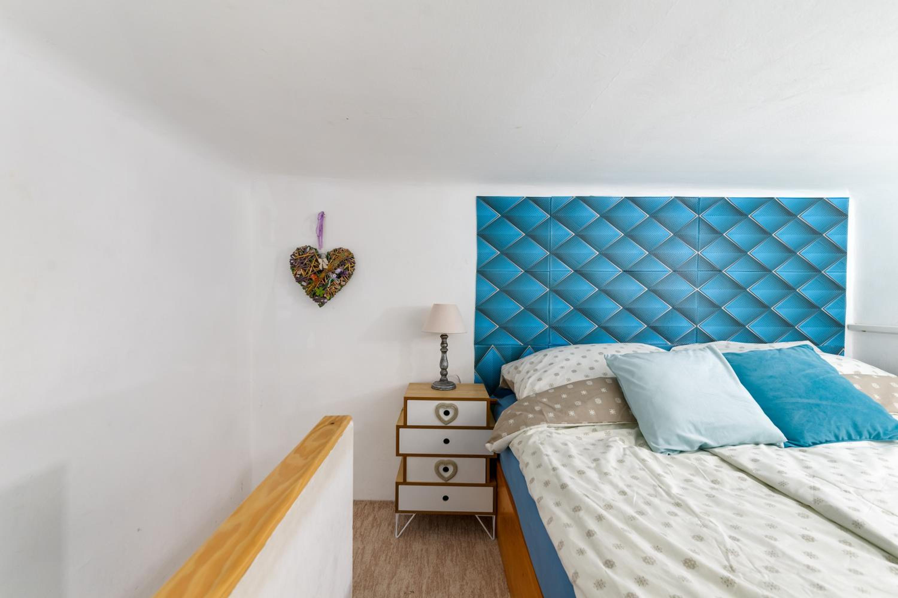 Green apartment, in the middle of the city center, quiet, AC view 4