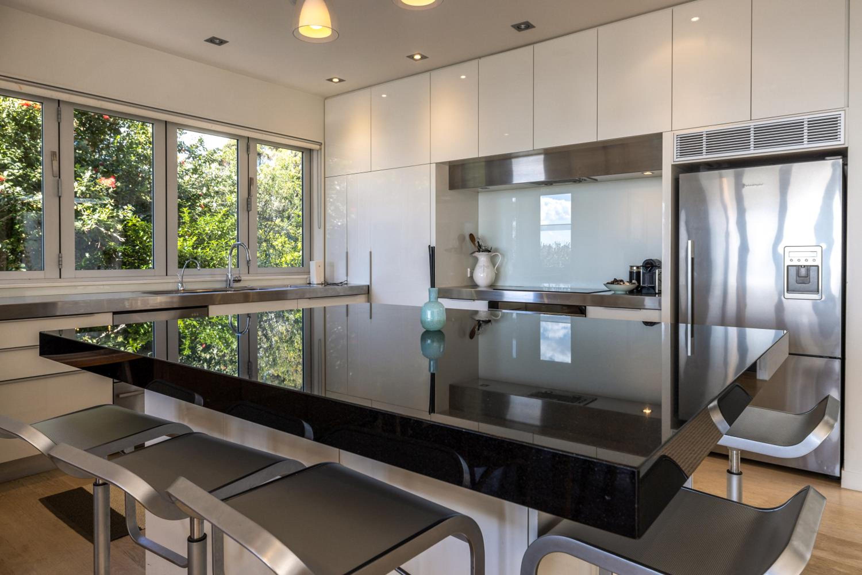 Palm Beach Retreat - Stay Waiheke