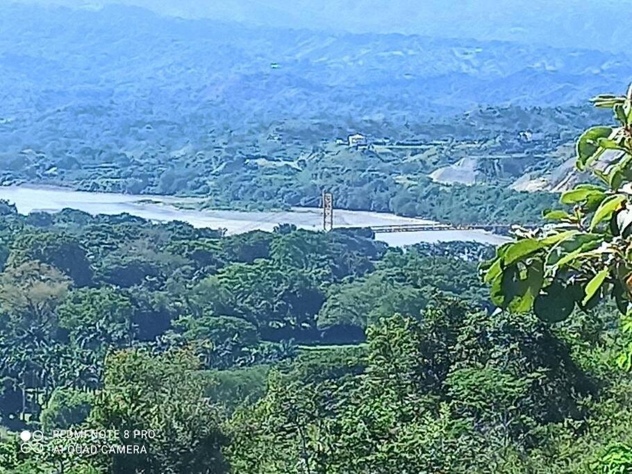 Piscina-gran vista-clima cálido y pueblo histórico