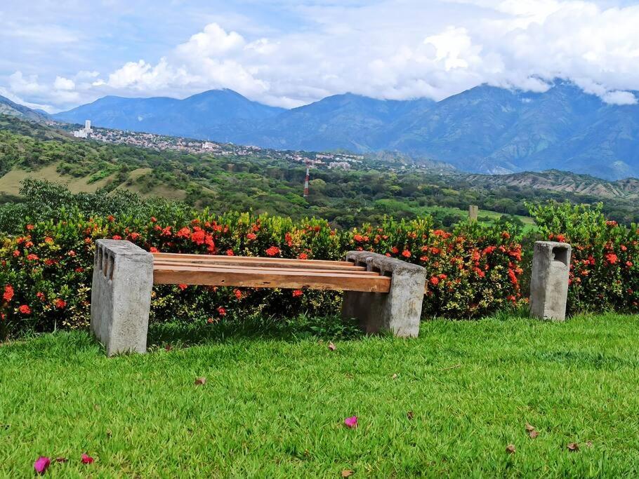 Piscina-gran vista-clima cálido y pueblo histórico