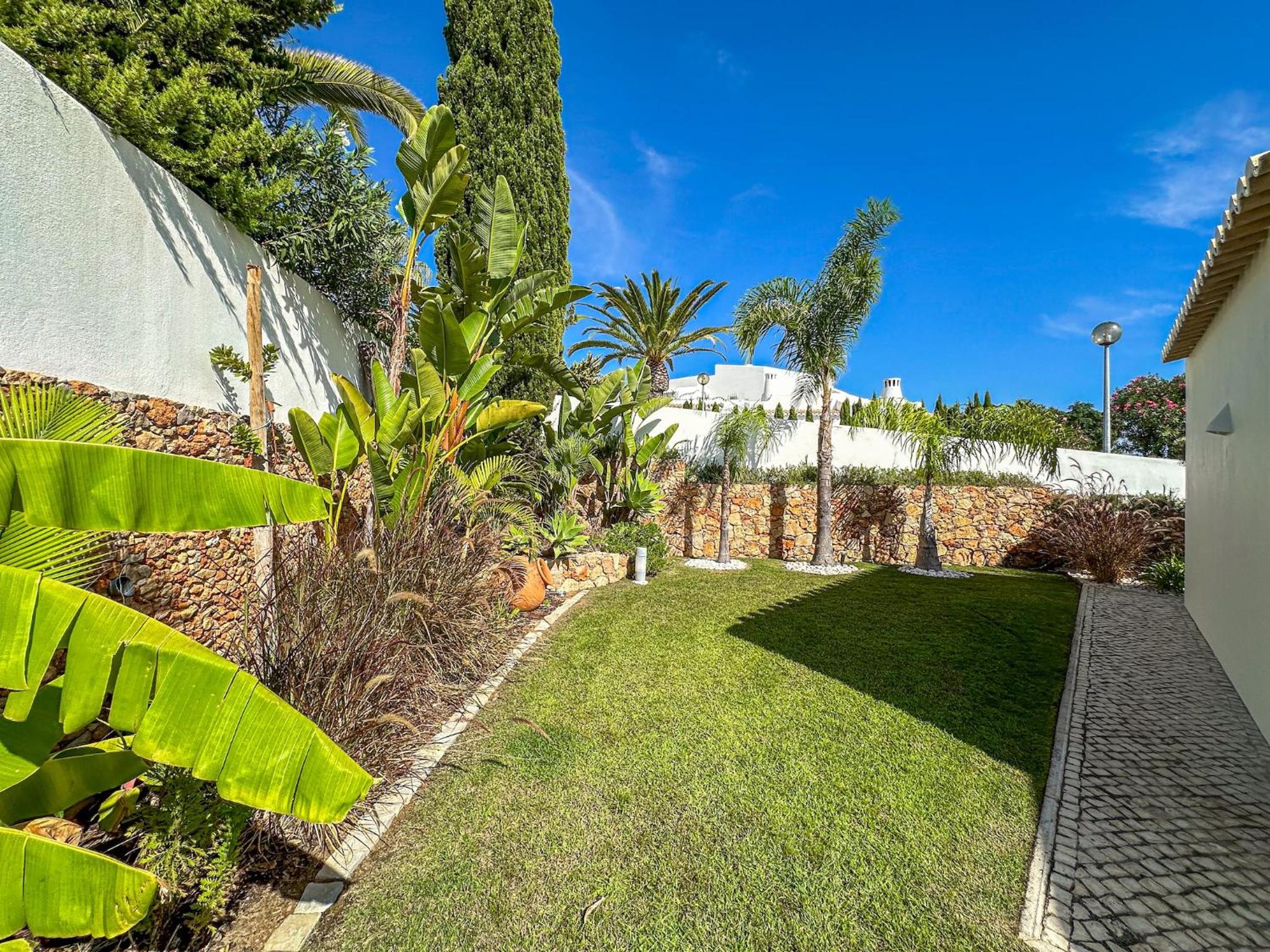 Luxury Villa Heated Pool, walk to São Rafael Beach, Albufeira view 3
