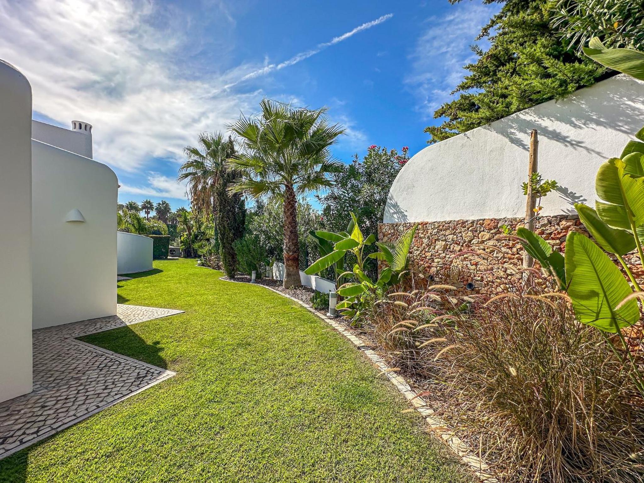 Luxury Villa Heated Pool, walk to São Rafael Beach, Albufeira view 5