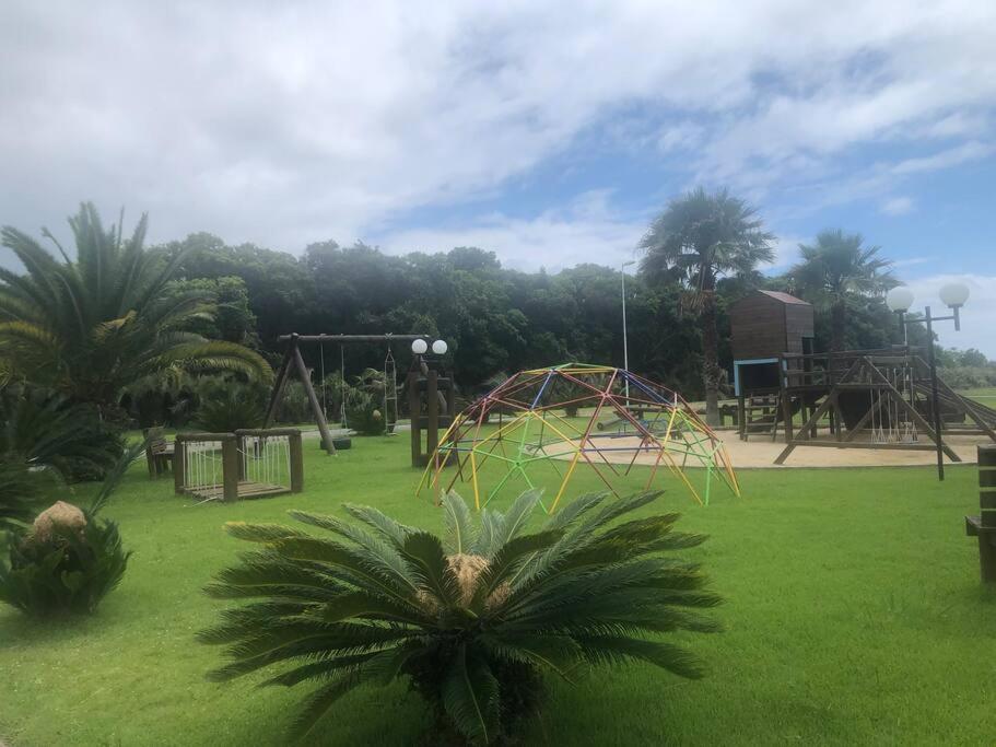 Casa NOVA, vista lagoa, piscina no condomínio