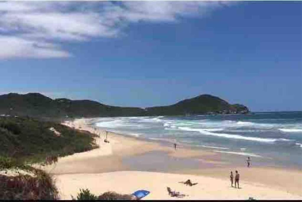 Casa NOVA, vista lagoa, piscina no condomínio