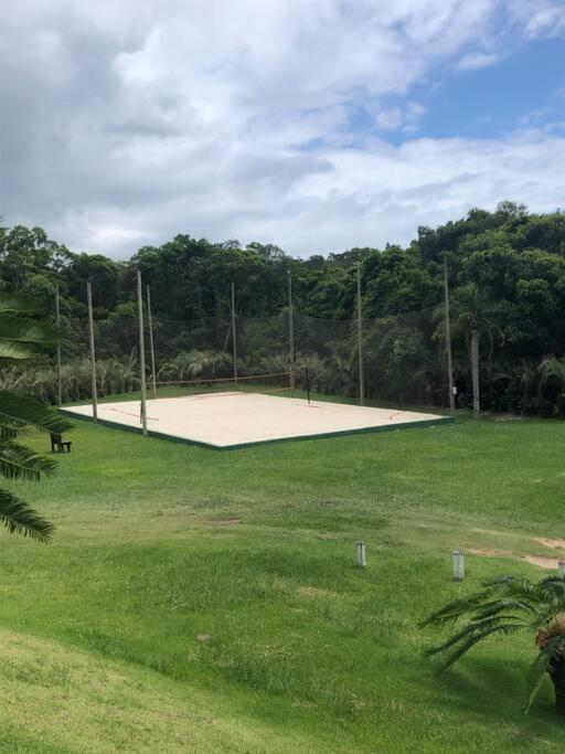 Casa NOVA, vista lagoa, piscina no condomínio