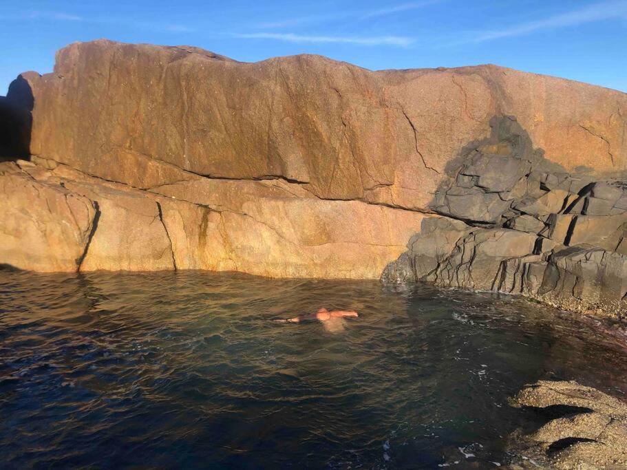 Casa NOVA, vista lagoa, piscina no condomínio