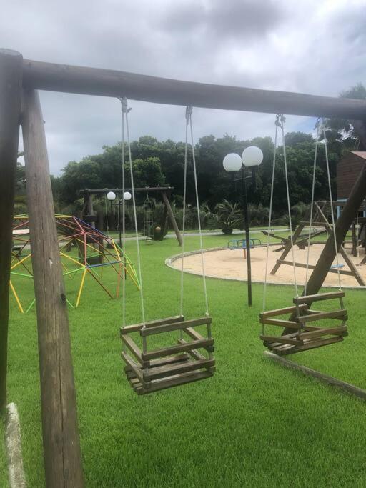 Casa NOVA, vista lagoa, piscina no condomínio