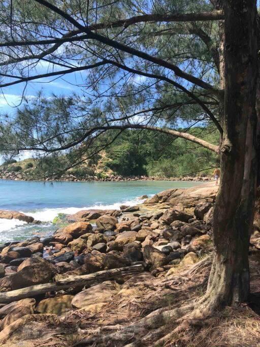 Casa NOVA, vista lagoa, piscina no condomínio