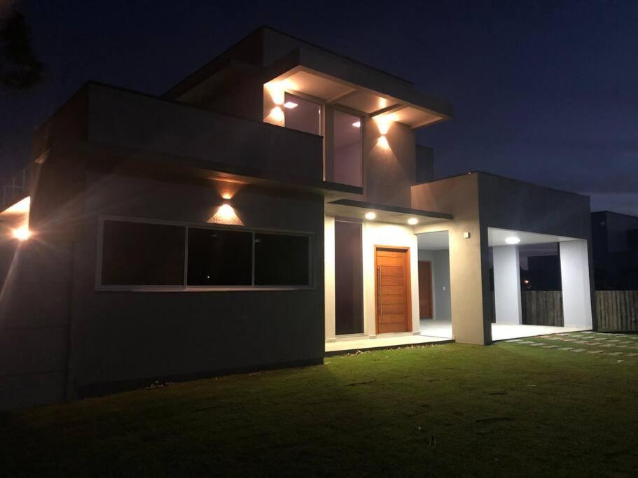 Casa NOVA, vista lagoa, piscina no condomínio