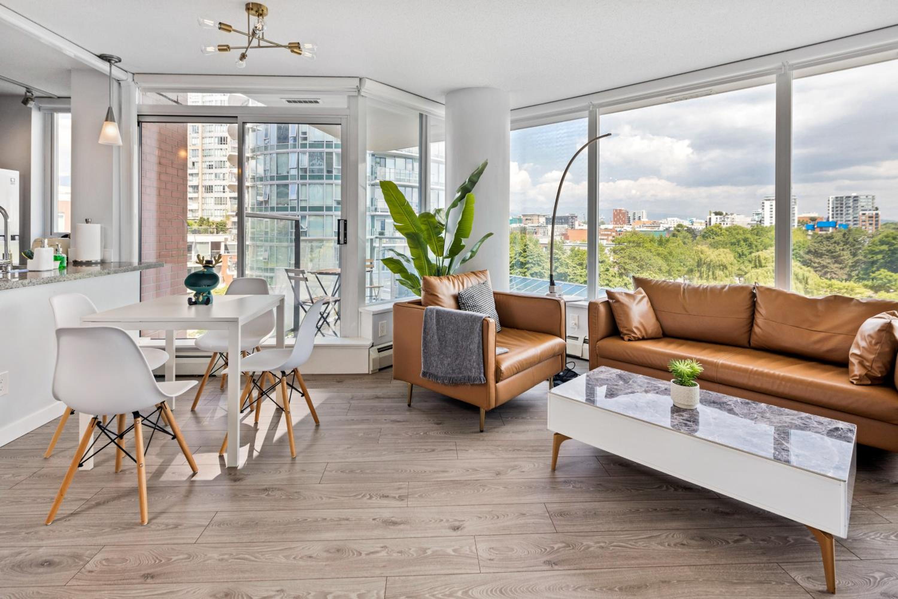 GardenView Modern Condo with Parking, Gym, Pool, AC