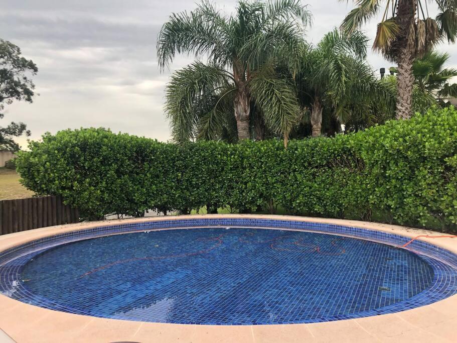 Casa NOVA, vista lagoa, piscina no condomínio