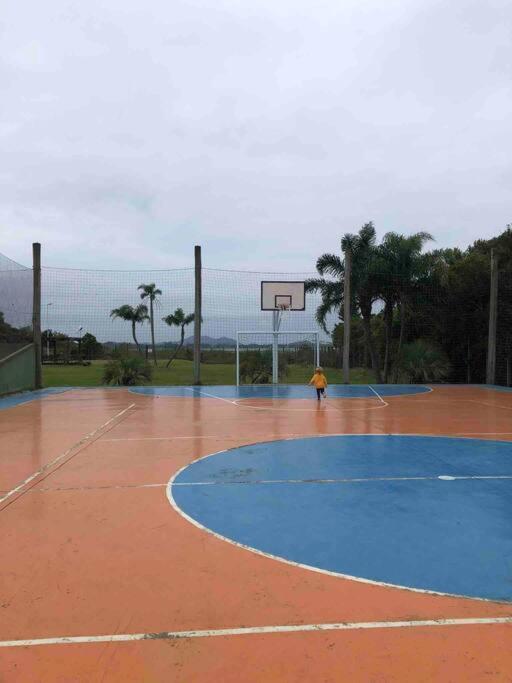 Casa NOVA, vista lagoa, piscina no condomínio
