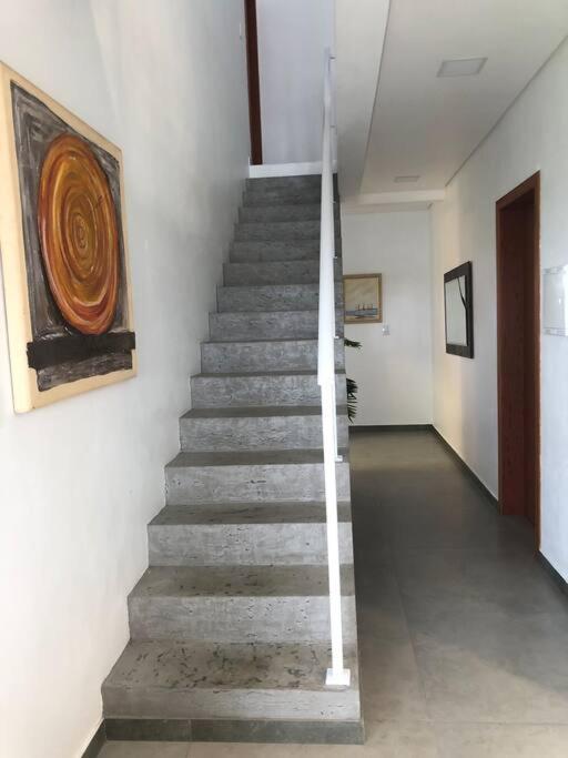 Casa NOVA, vista lagoa, piscina no condomínio