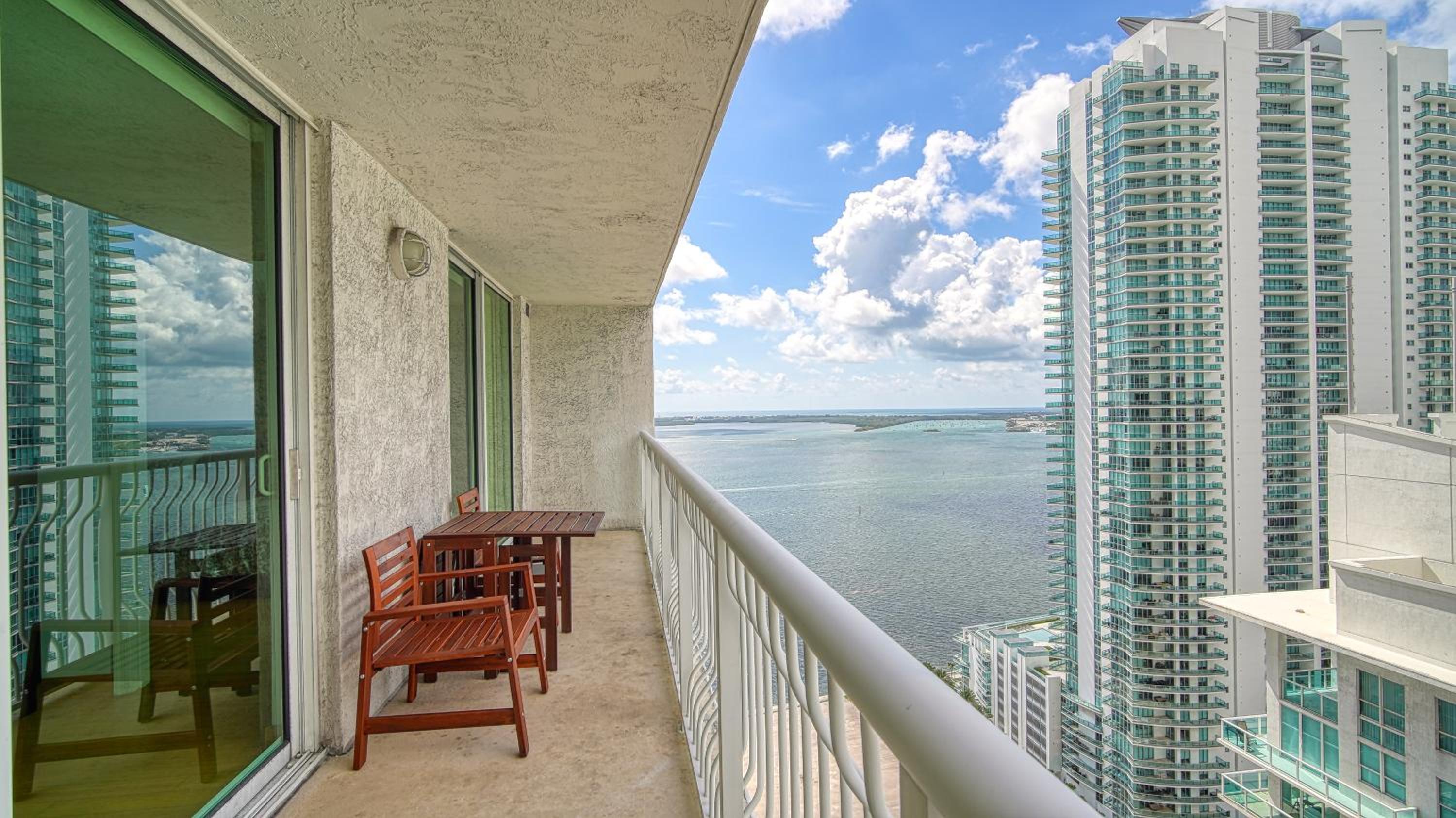Beautiful Brickell Miami apt 2BR/2BA + Parking