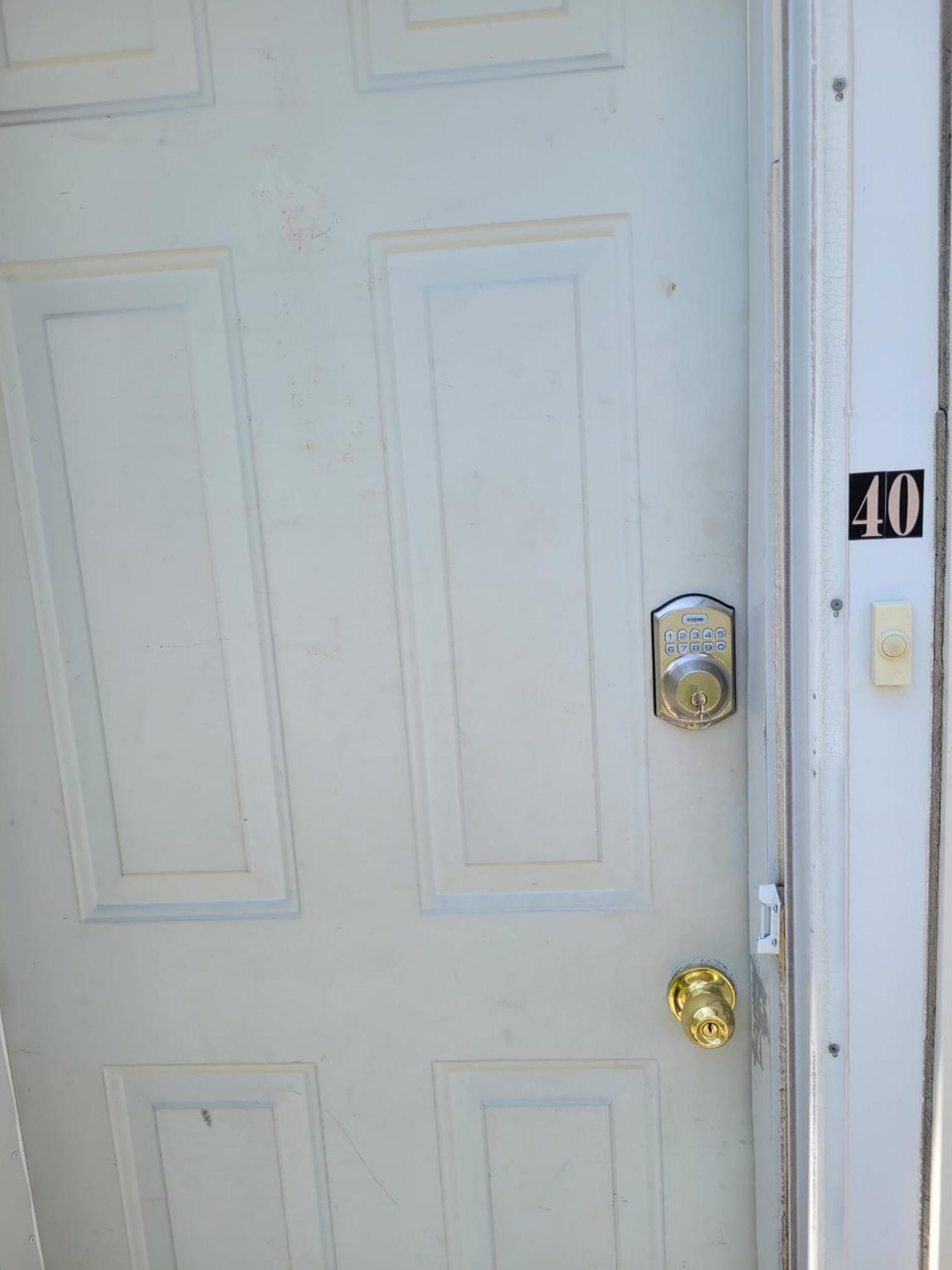 Cozy downtown two bedrooms free parking