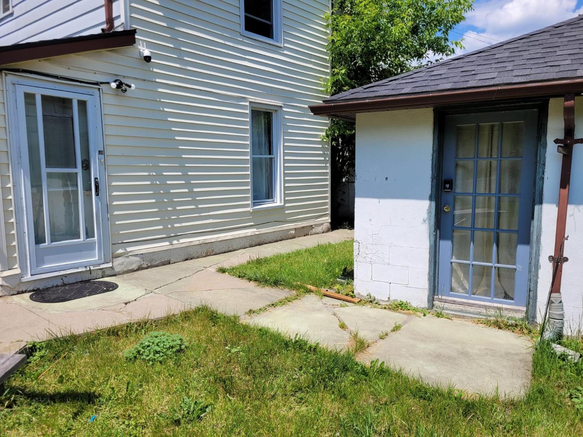 Cozy downtown two bedrooms free parking