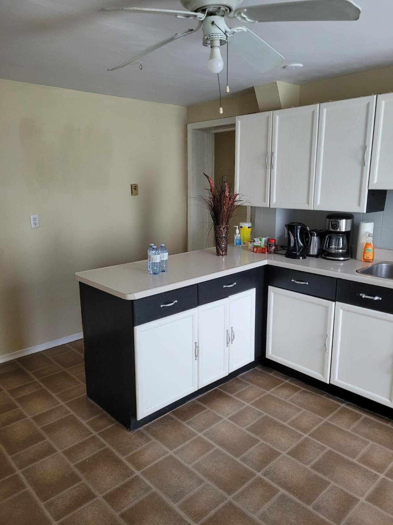 Cozy downtown two bedrooms free parking