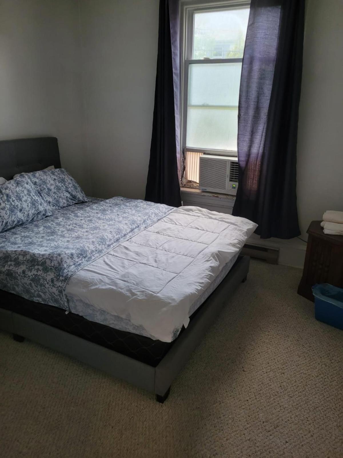Cozy downtown two bedrooms free parking