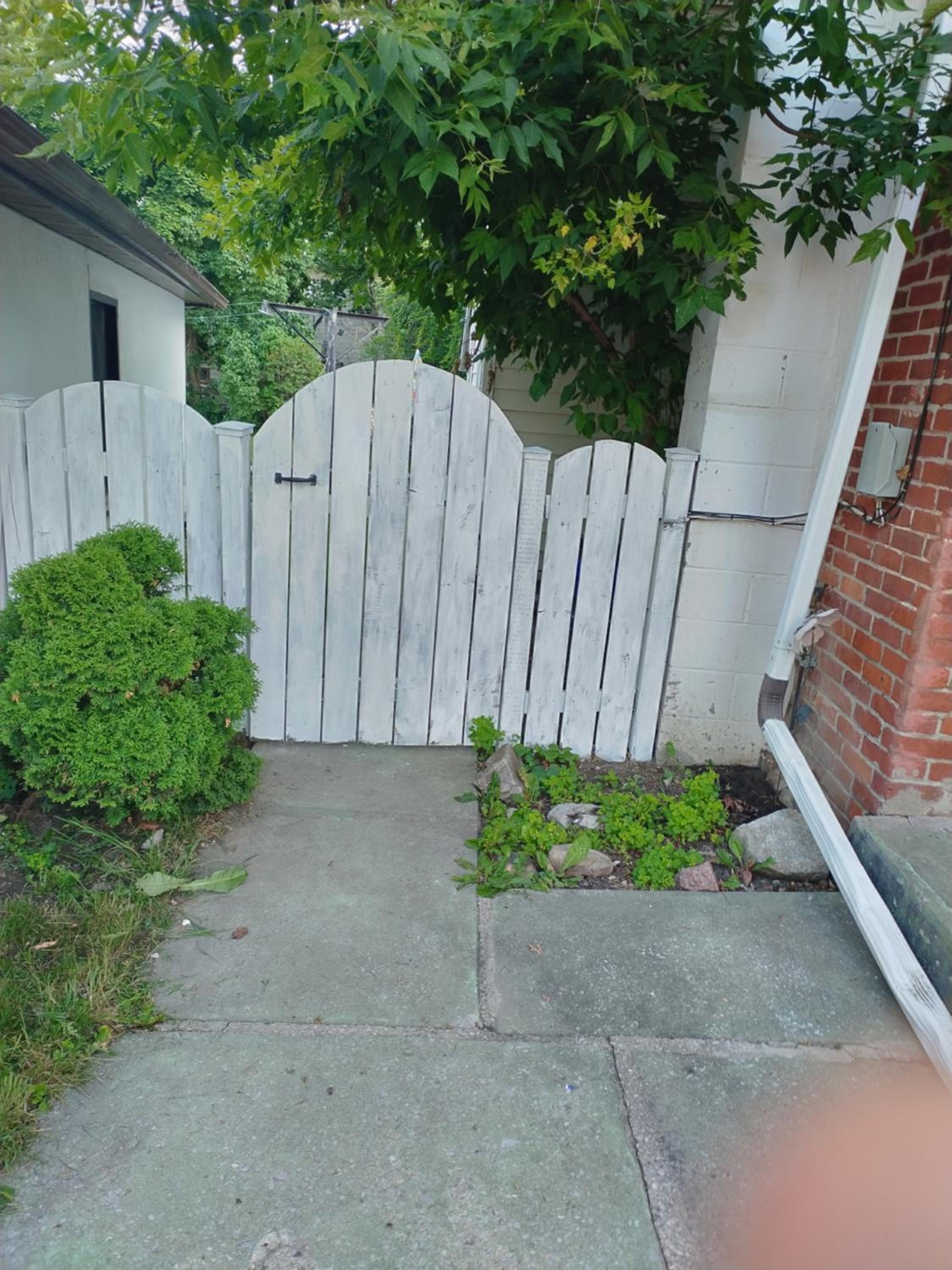 Cozy downtown two bedrooms free parking