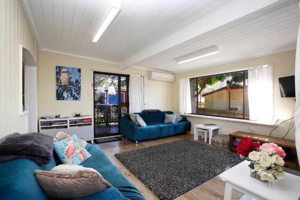 Tullys Hut - Walk to Hikes & Dog Friendly Adventures!