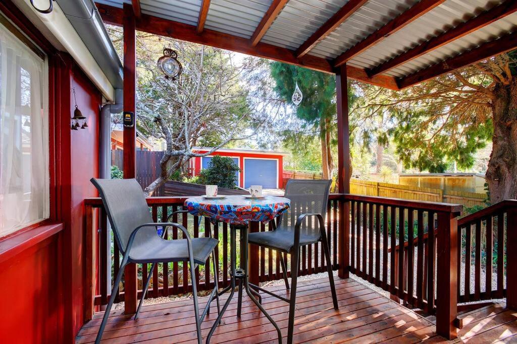 Tullys Hut - Walk to Hikes & Dog Friendly Adventures!