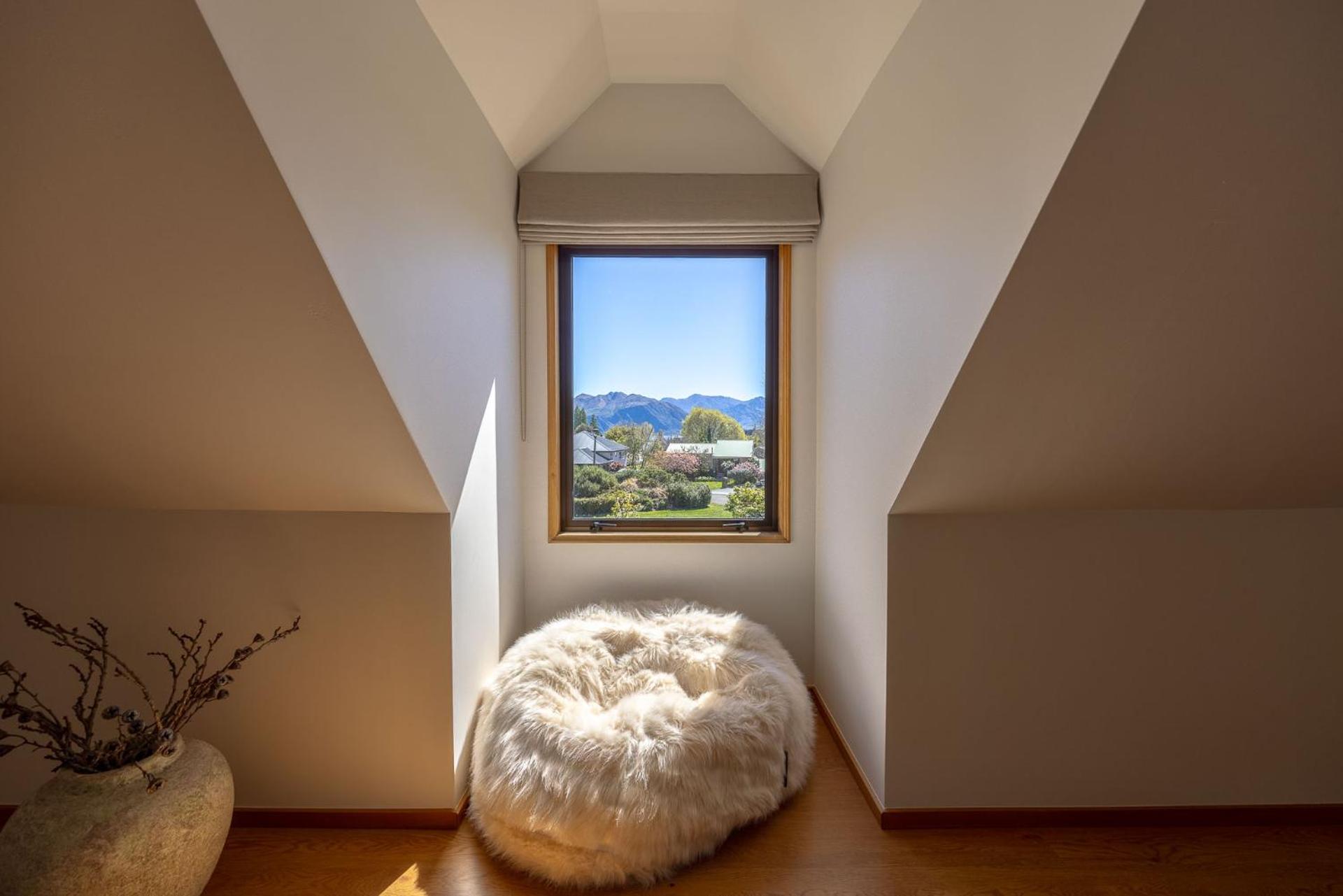 4BR Wanaka Home - Walk to That Wanaka Tree & Lake