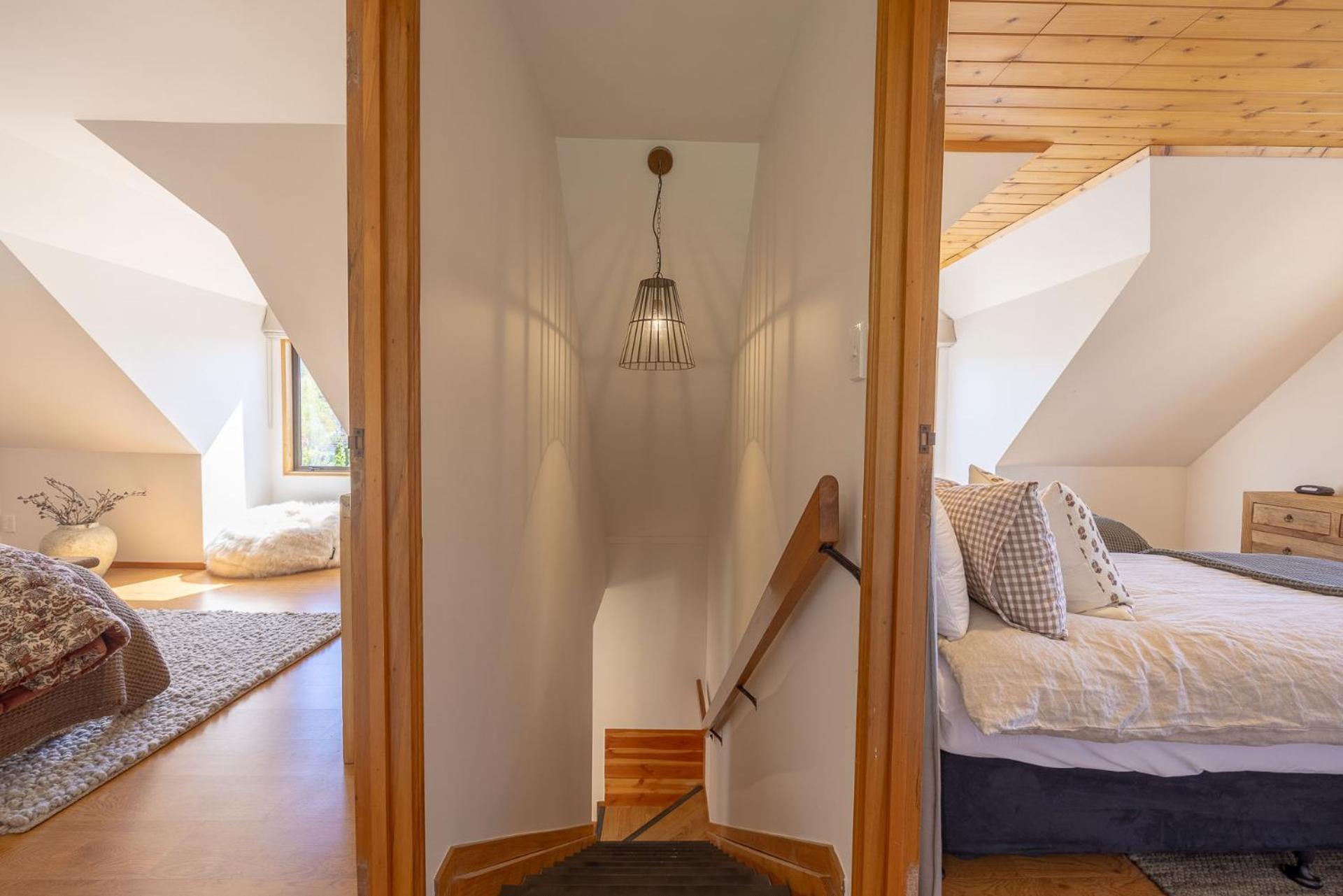 4BR Wanaka Home - Walk to That Wanaka Tree & Lake