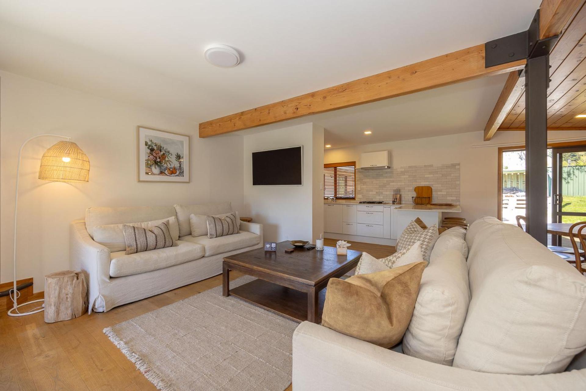 4BR Wanaka Home - Walk to That Wanaka Tree & Lake