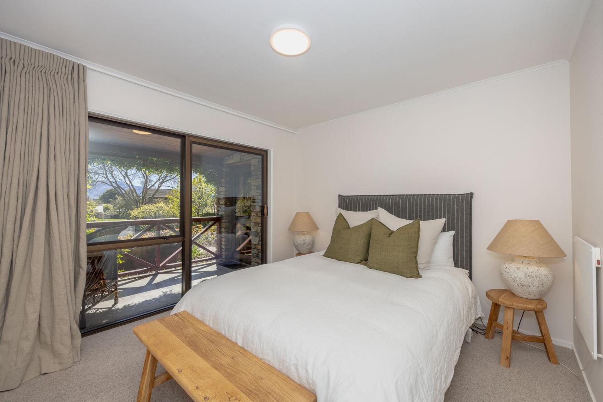 4BR Wanaka Home - Walk to That Wanaka Tree & Lake