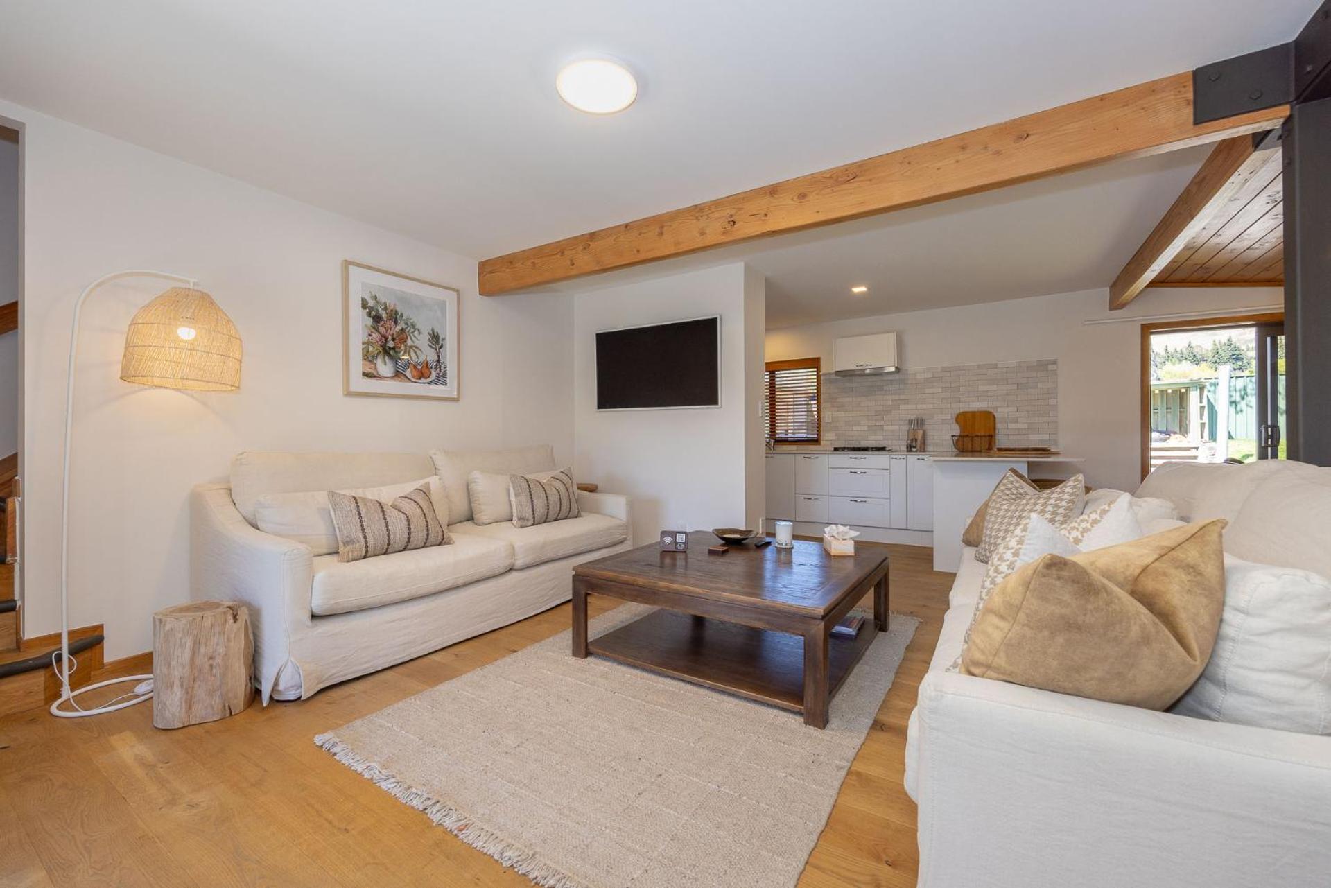 4BR Wanaka Home - Walk to That Wanaka Tree & Lake