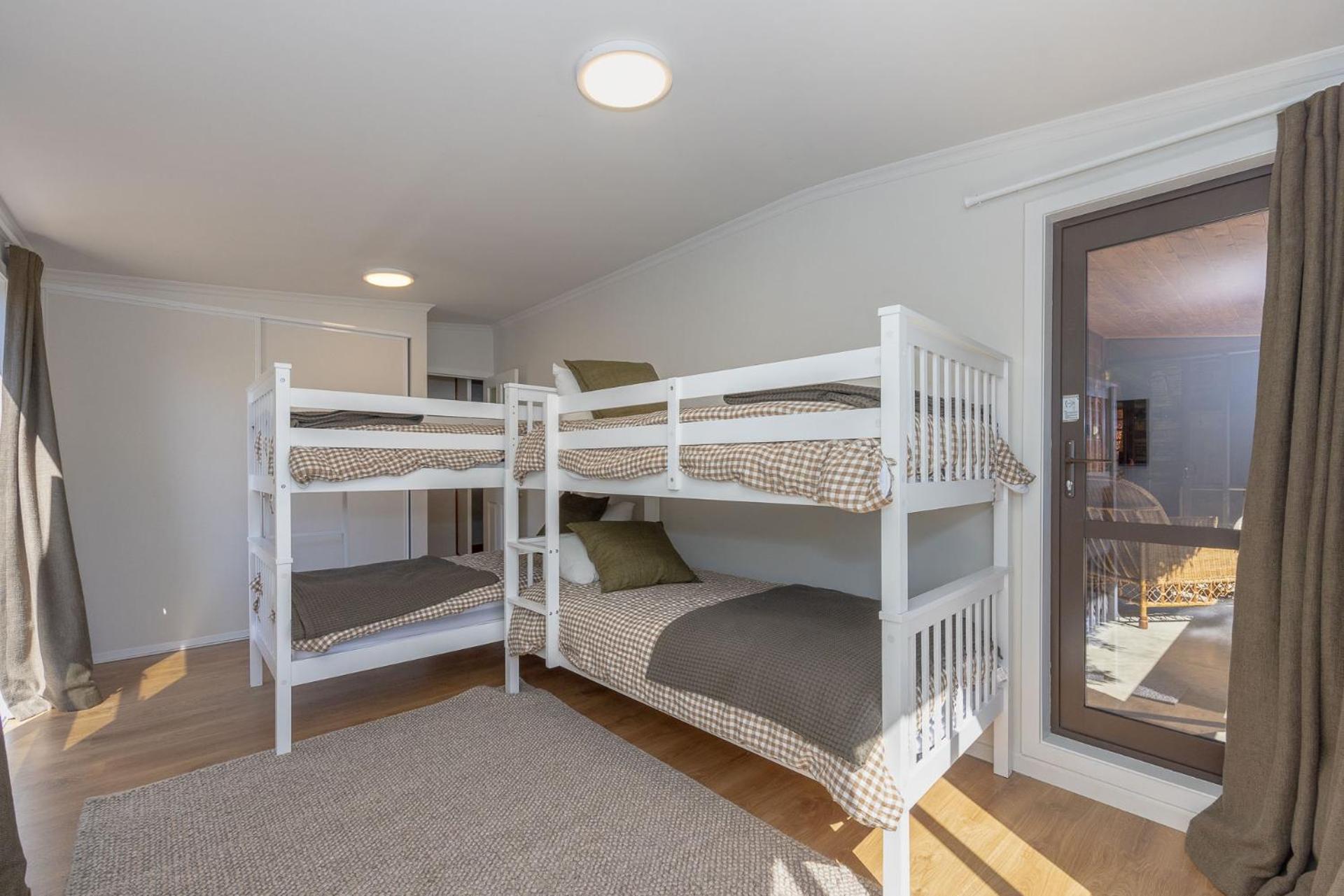 4BR Wanaka Home - Walk to That Wanaka Tree & Lake