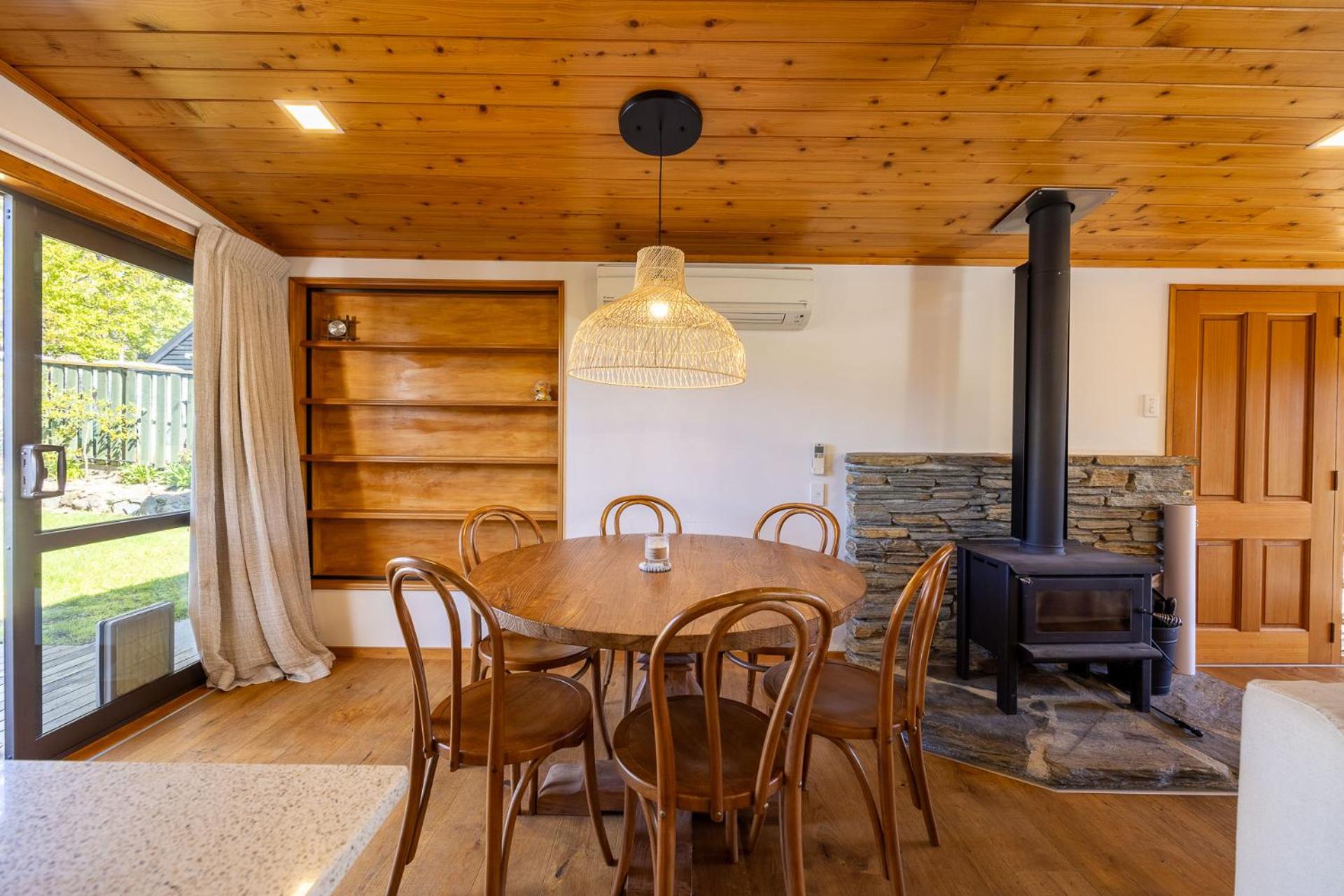 4BR Wanaka Home - Walk to That Wanaka Tree & Lake