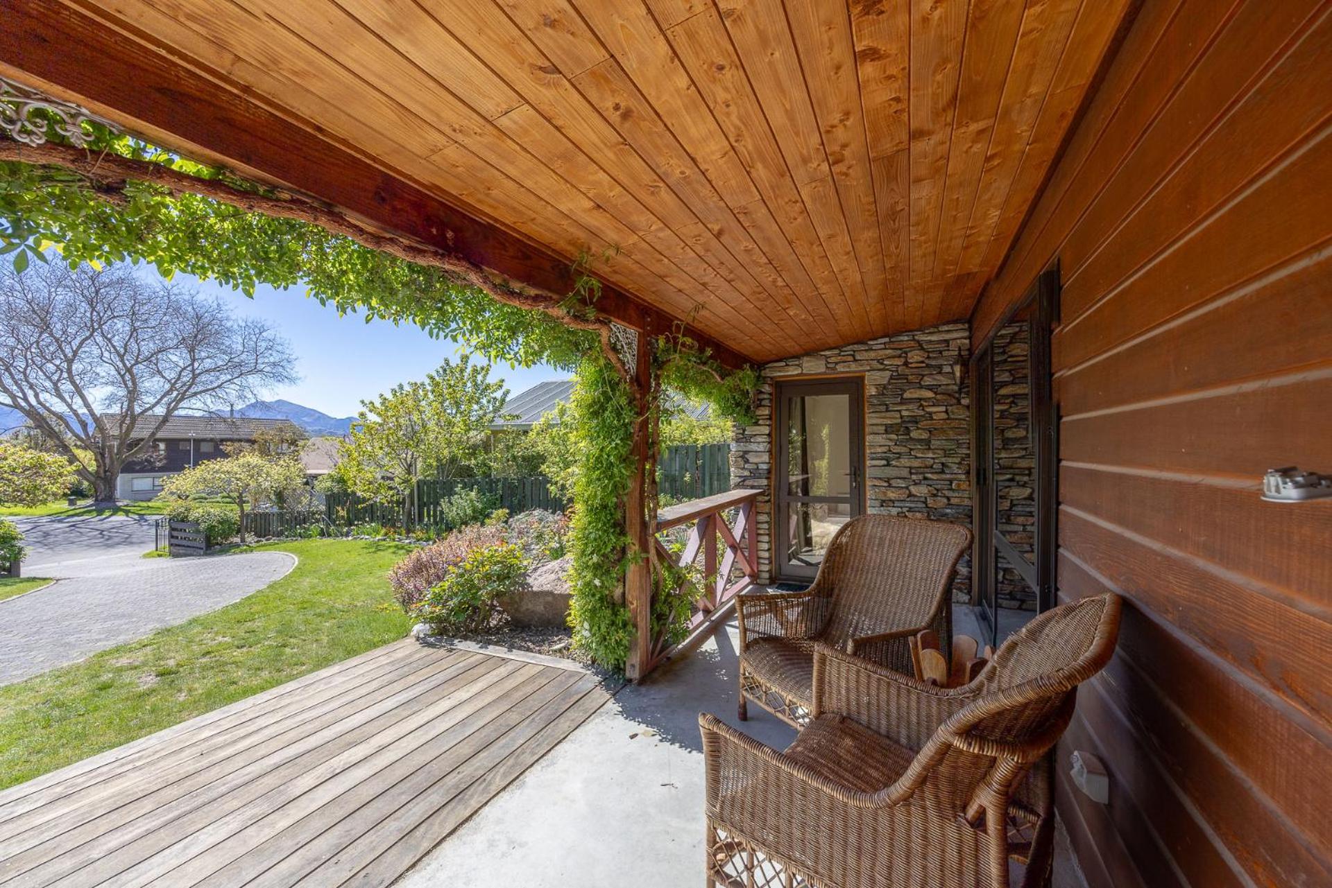 4BR Wanaka Home - Walk to That Wanaka Tree & Lake