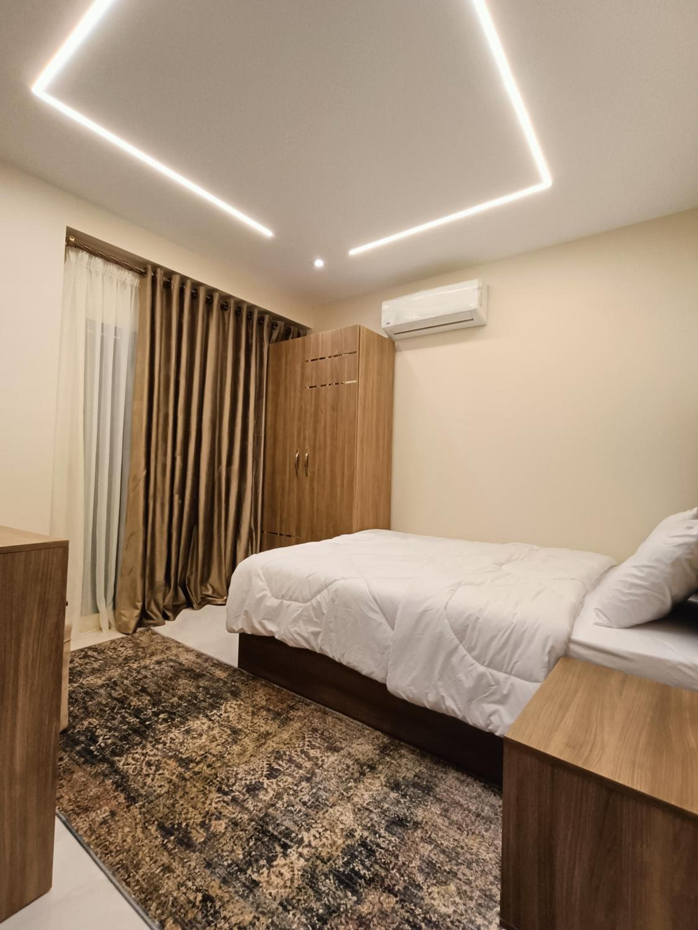 Discover pyramids inn