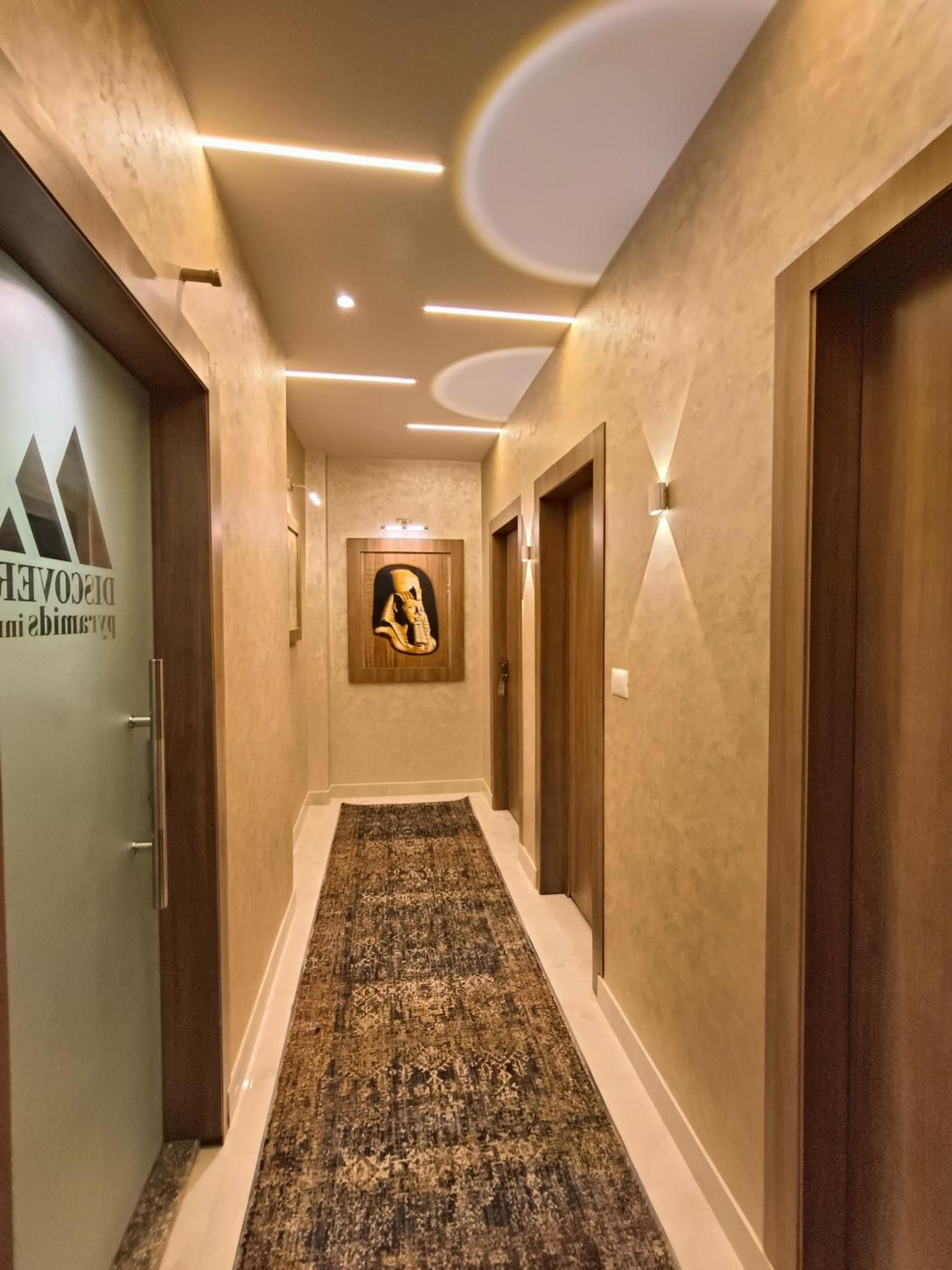 Discover pyramids inn