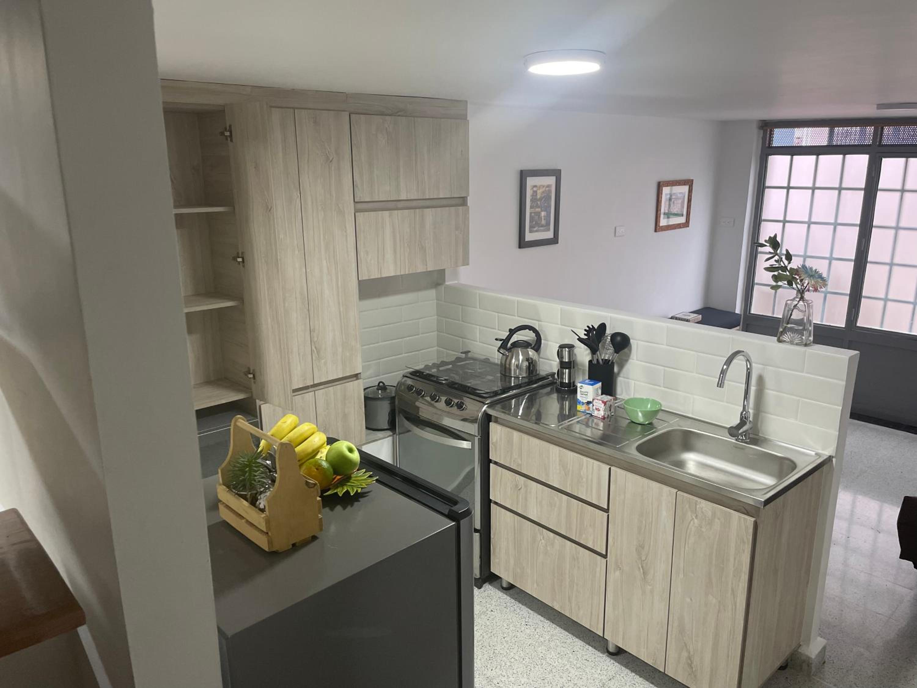 loft cerca a laureles, WIFI, cerca metro y GUARDA EQUIPAJE GRATIS!!