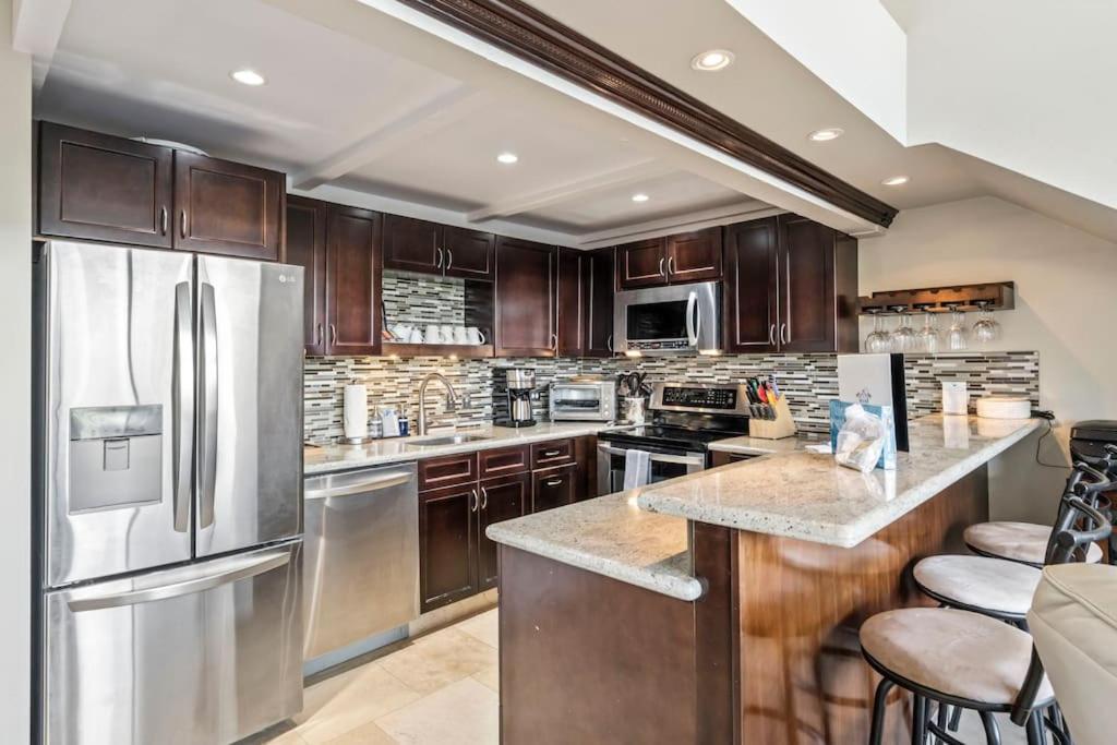 Kihei Alii Kai A404- Top Floor, remodeled, oceanview & steps from beach view 2