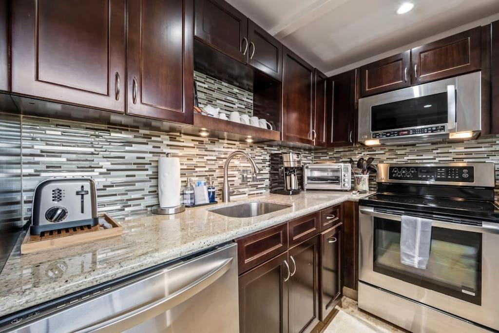 Kihei Alii Kai A404- Top Floor, remodeled, oceanview & steps from beach view 3