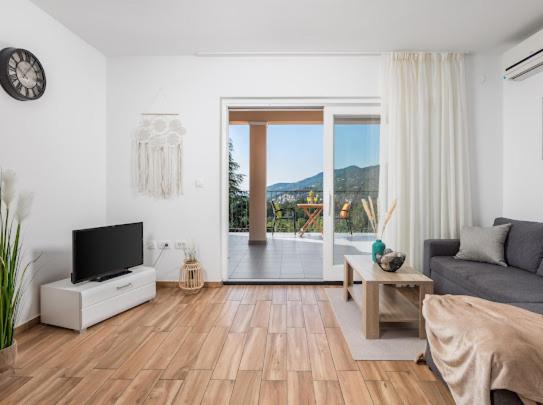 Ferienwohnung ,, Bella “in Poljane mit Pool view 3