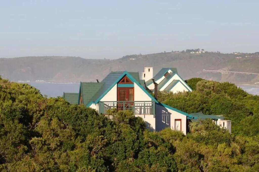 Timshare Chalet with unbeatable sea view! FRIDAY - FRIDAY BOOKINGS ONLY