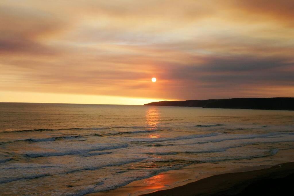 Timshare Chalet with unbeatable sea view! FRIDAY - FRIDAY BOOKINGS ONLY