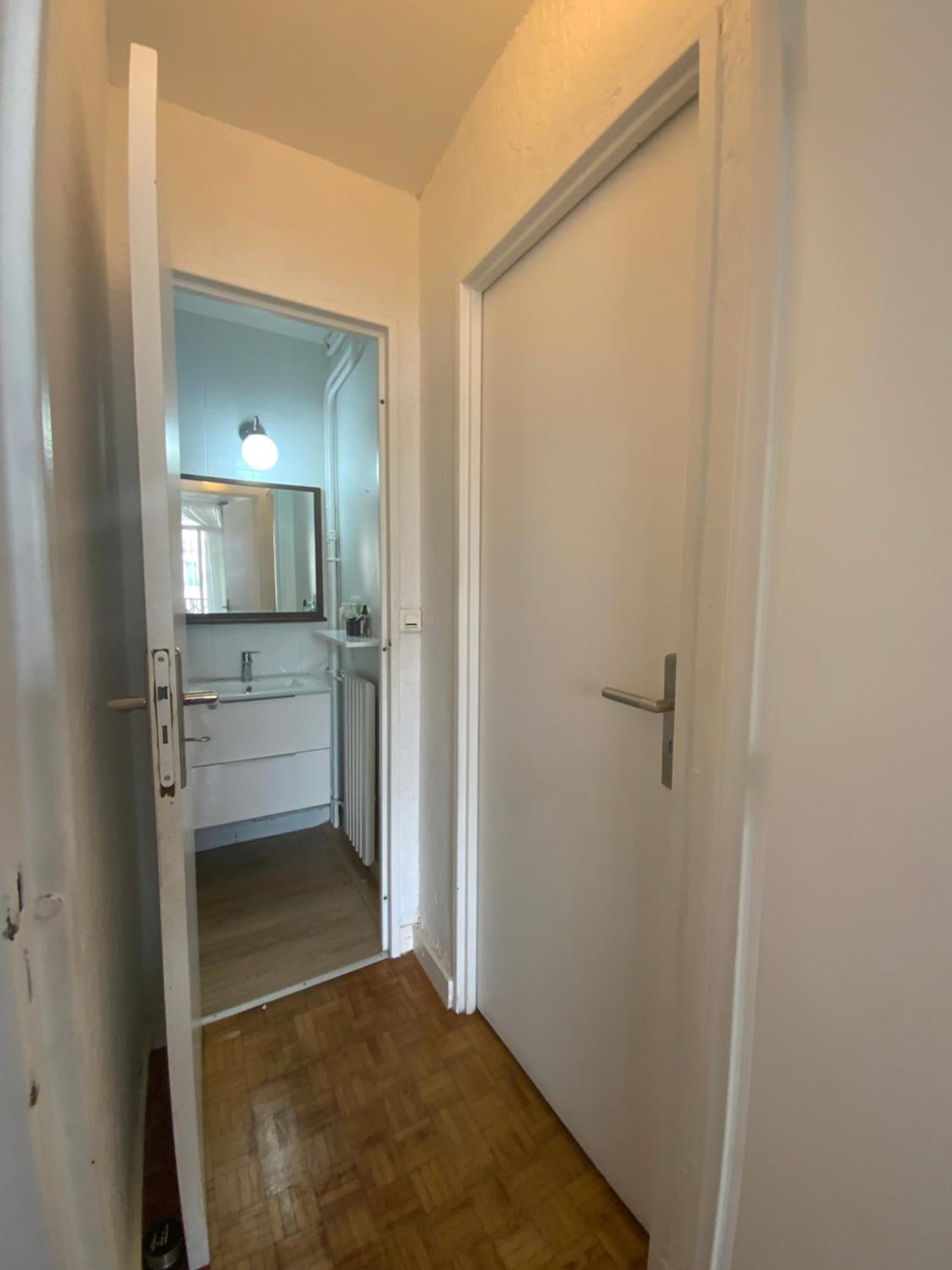 Chambre pour 4 chez Rihani près de la Tour Eiffel