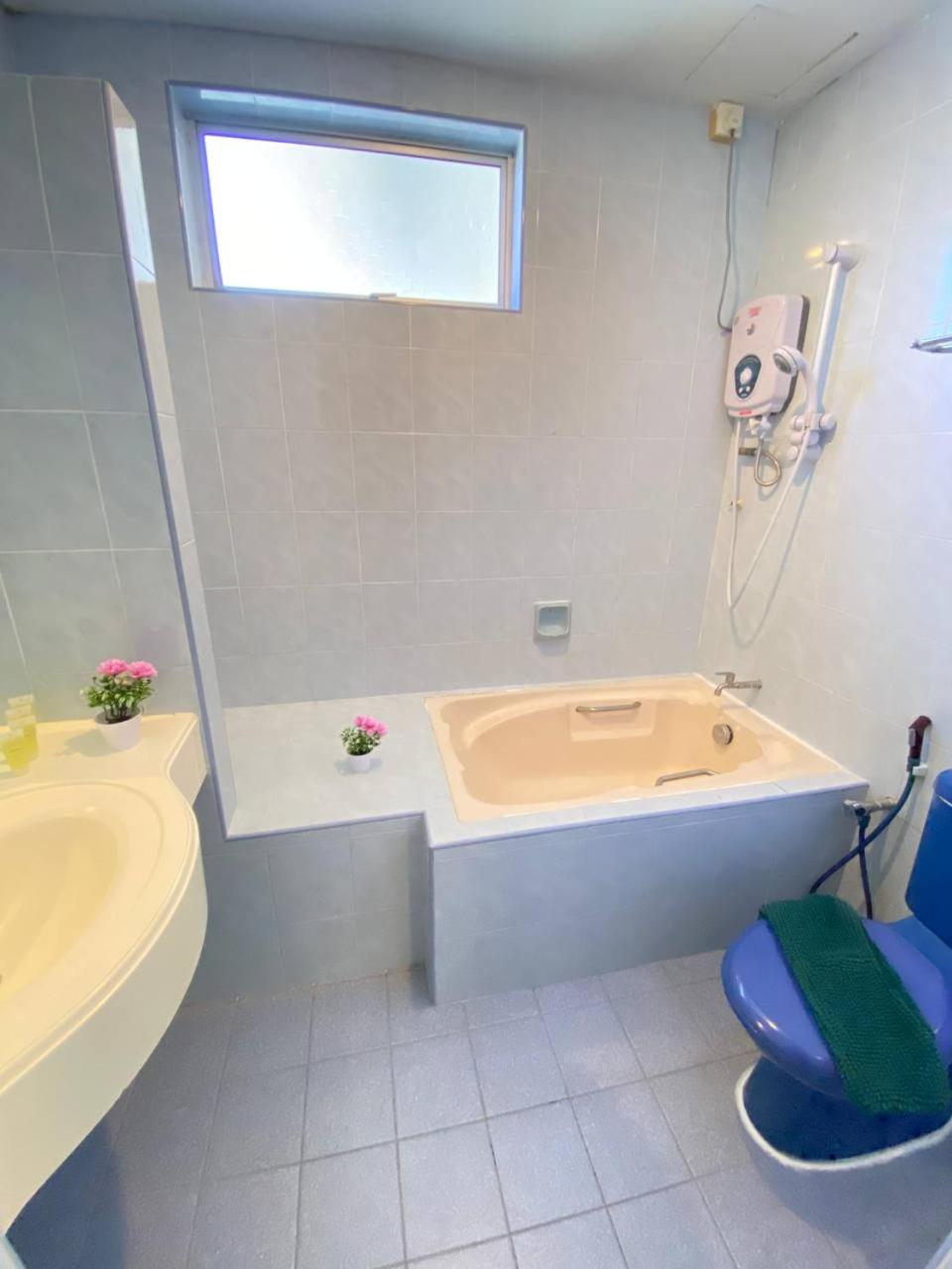 Teluk Batik Holiday Apartment