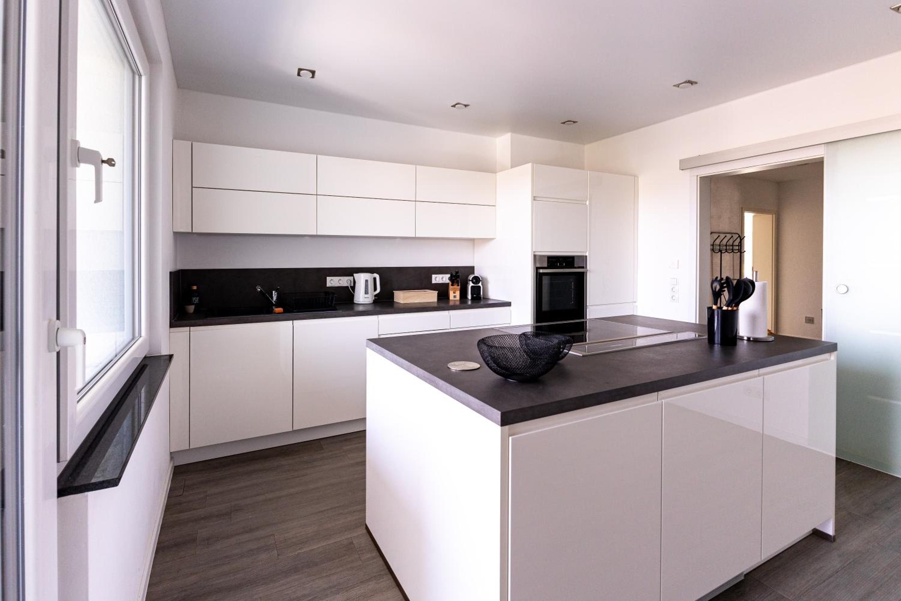 Design Apartment zentral für 6 in Andernach: Ausblick, WiFi, Küche