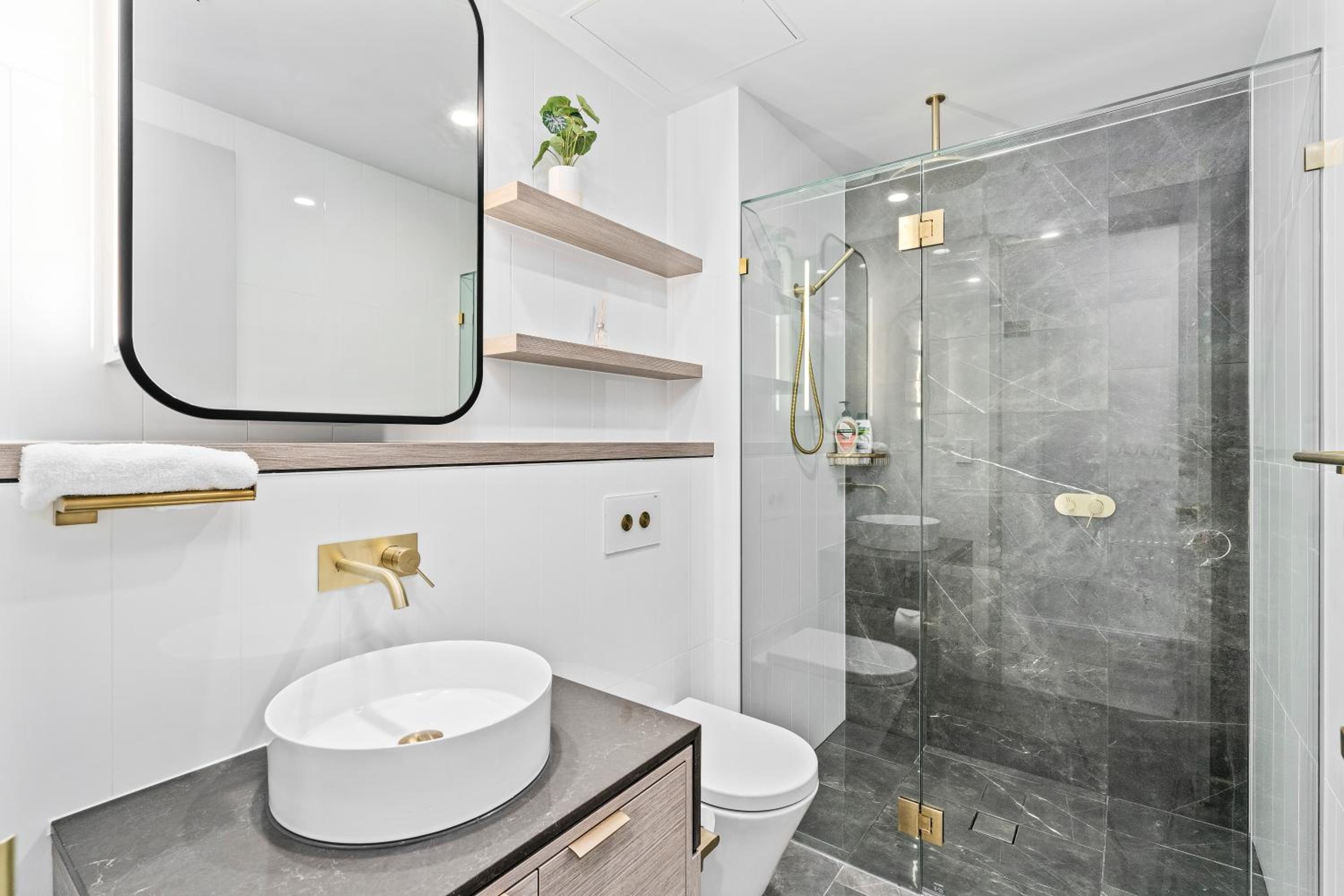 Surfers Paradise New Beachfront Apartments